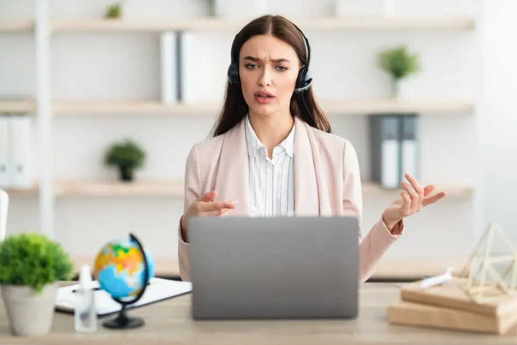 Nearshore virtual assistant managing emails in real time from Latin America